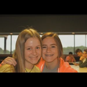 Meet your Posher, Hillary